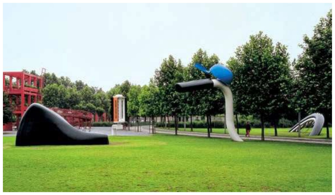 Claes Oldenburg (1929-2022) et Coosje van Bruggen (1942-2009), *Bicyclette ensevelie*, œuvre installée en novembre 1990 au Parc de la Villette, Paris ; acier, aluminium, plastique renforcé par des fibres, peinture émail de polyuréthane ; quatre éléments de dimensions variables, 46 × 21,7 m (roue : 2,8 × 16,3 × 3,2 m ; guidon et sonnette : 7,2 × 6,2 × 4,7 m ; selle : 3,5 × 7,2 × 4,1 m ; pédale : 5,0 × 6,1 × 2,1 m).