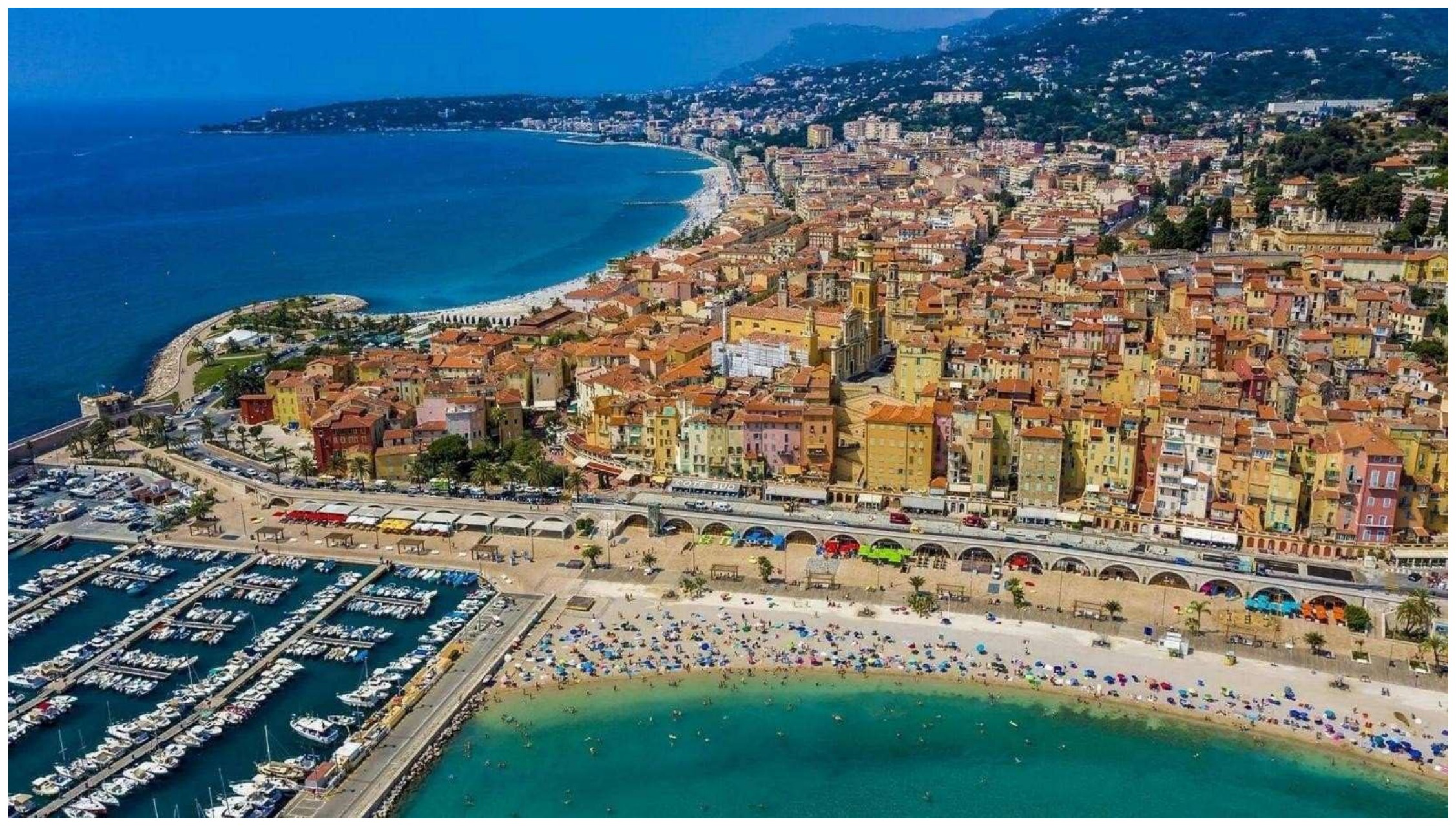 vue aérienne oblique du centre ancien de Menton (Alpes-Maritimes). Source : office du tourisme de Menton.